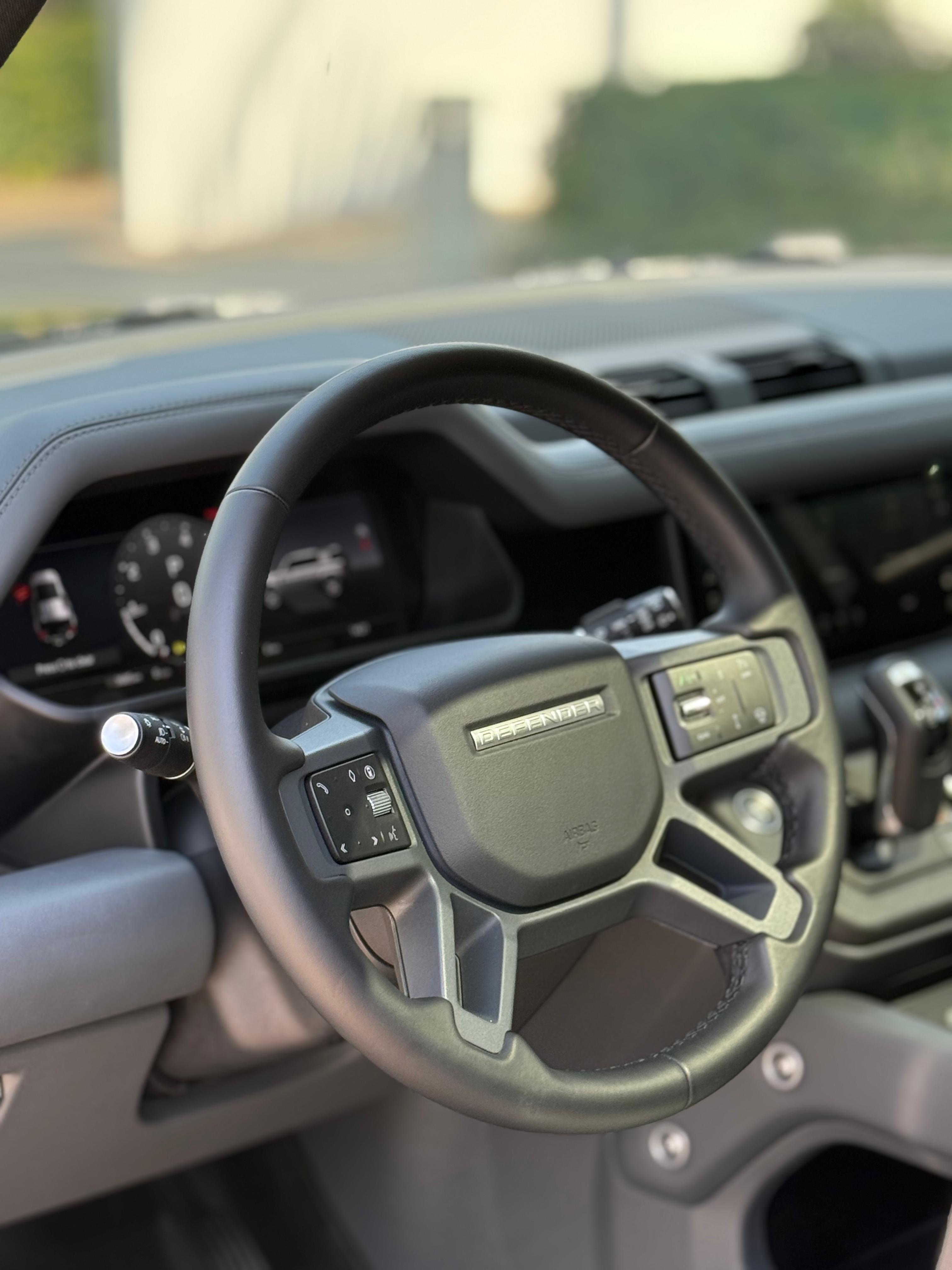 Land Rover Defender X 2024